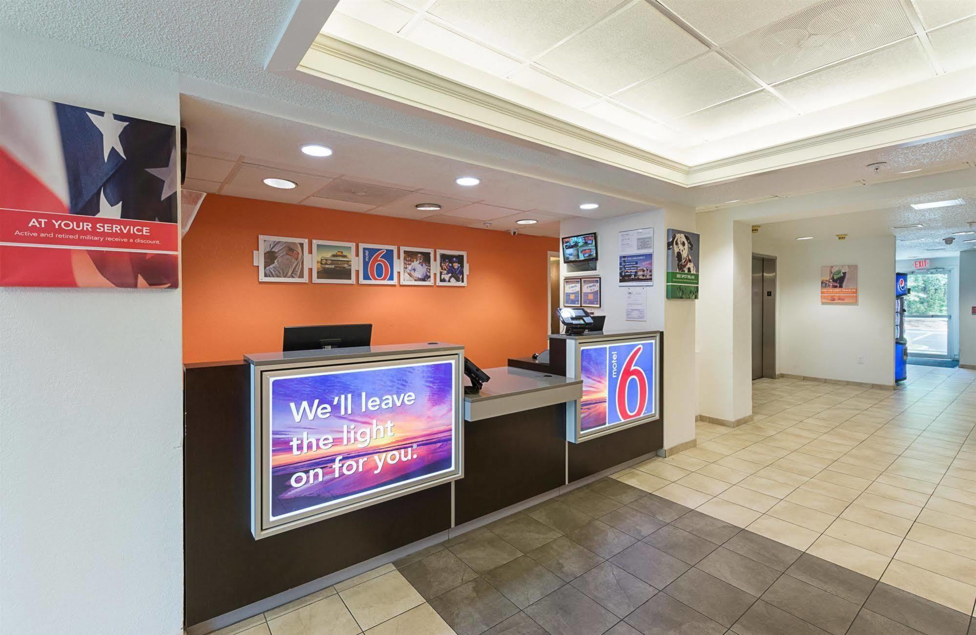 Motel 6-Columbia, Sc - Fort Jackson Area מראה חיצוני תמונה