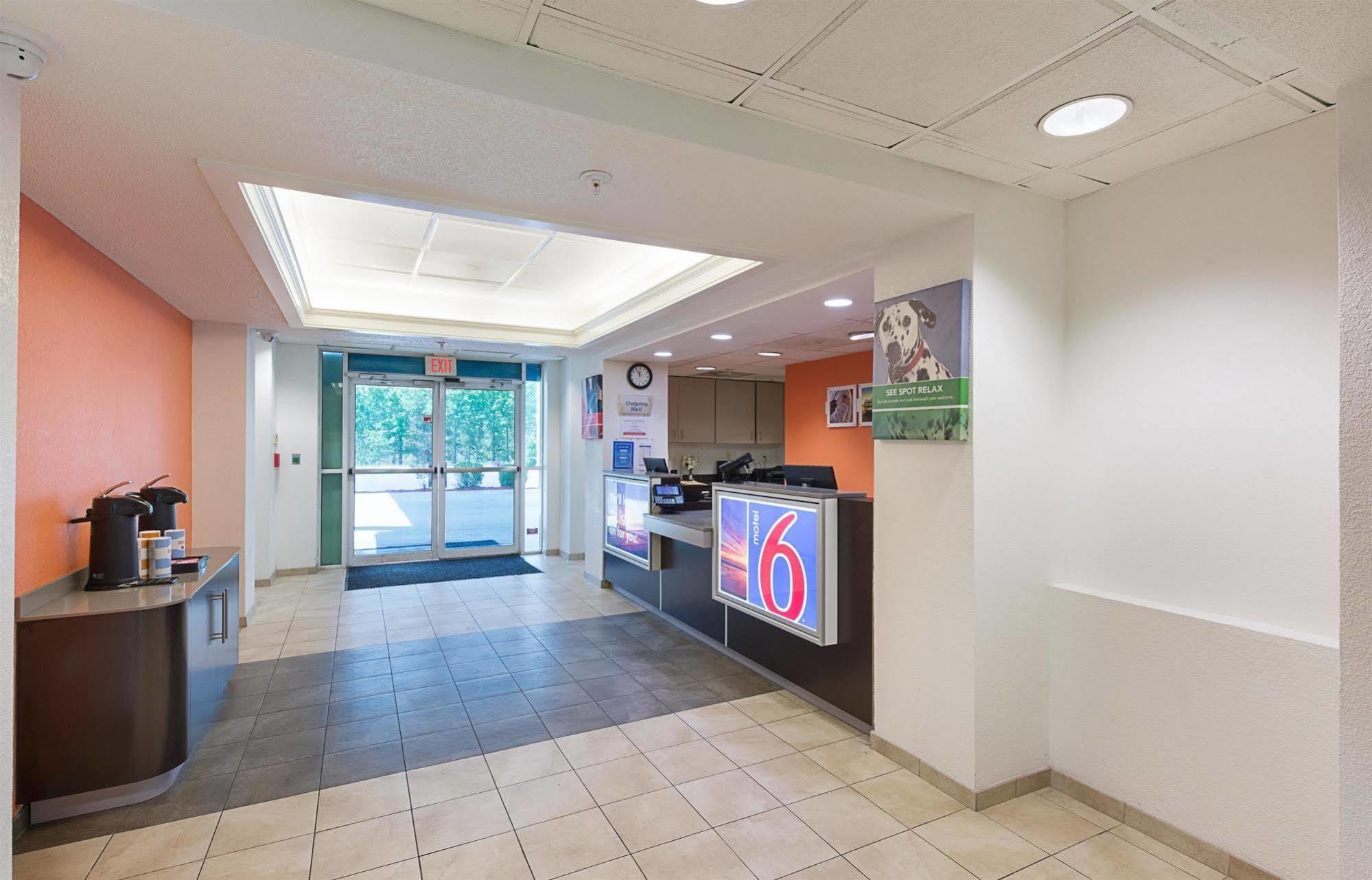 Motel 6-Columbia, Sc - Fort Jackson Area מראה חיצוני תמונה